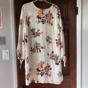 Long sleeve cocktail dress. Floral pattern